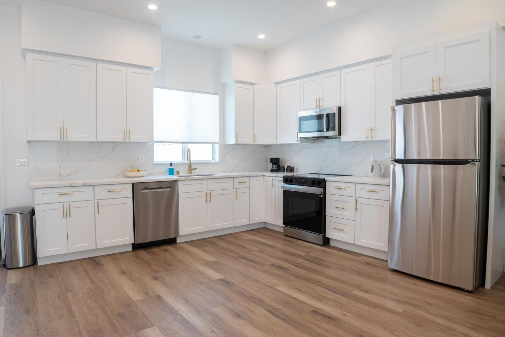 New 2br Family Nr Universal